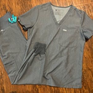 Figs uniform set women slightly used size Small